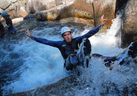 canyoning-playful-canyon-de-dourbies-B&ABA-Sport-Nature-cover A man is jumping during his canyoning activity "Ludique" in the Canyon de la Dourbie with B&ABA Sport Nature.
