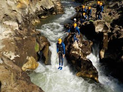 A group of friends are exploring the canyon during the Discovery Canyoning in Canyon du Diable near Montpellier with Alteo Nature.