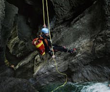 A man is abseiling during the excursion Canyoning "Bachelor Party" - Tyrolean Achea, provided by Sport und Natur.