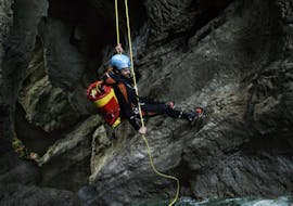 A man is abseiling during the excursion Canyoning "Bachelor Party" - Tyrolean Achea, provided by Sport und Natur.