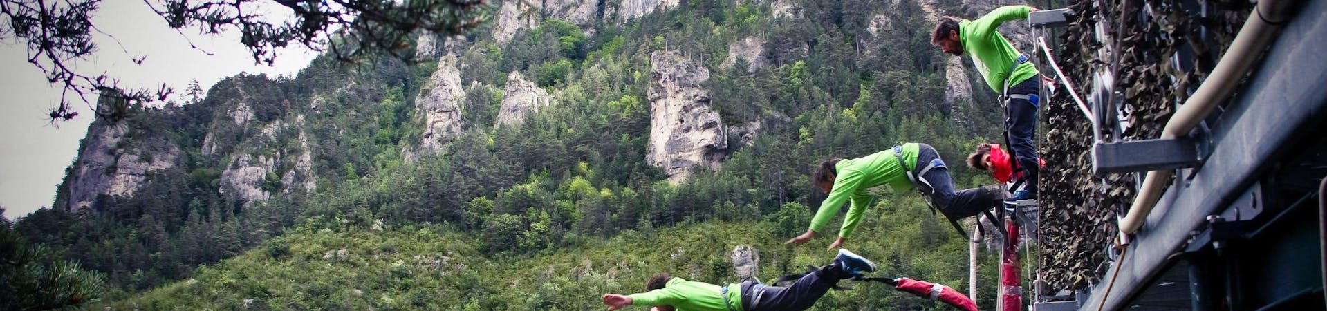 Bungee Jumping in La Malène - Gorges du Tarn.