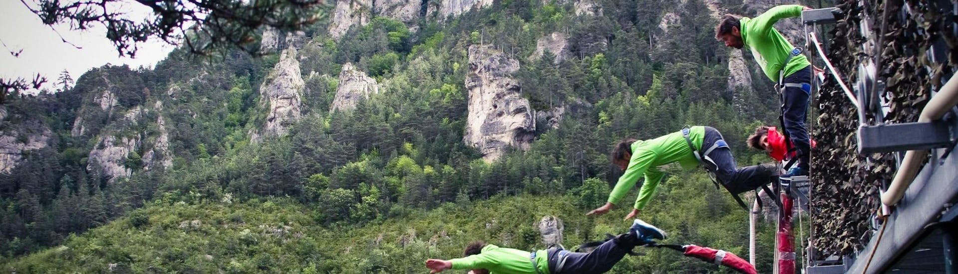 A man is doing a jump during his Canoe and Bungee Jumping "Le 107" in Gorges du Tarn (107m) with Elastic Natural Bungee.