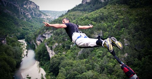 Bungee Jumping in La Malène - Gorges du Tarn mit Elastic Natural Bungee Grands Causses Bungee Jumping in La Malène - Gorges du Tarn mit Elastic Natural Bungee Grands Causses.