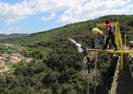 Bungee Jumping a La Tour sur Orb - Boussagues Viaduct con Elastic Natural Bungee Grands Causses Bungee Jumping a La Tour sur Orb - Boussagues Viaduct con Elastic Natural Bungee Grands Causses.
