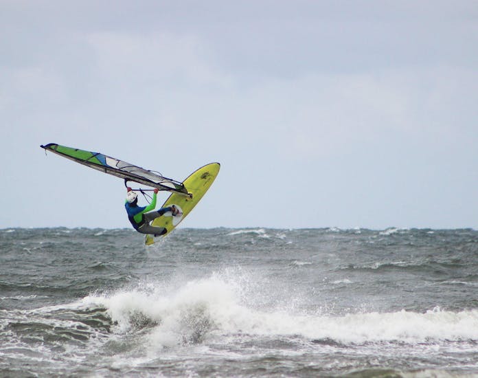 A participant of the Windsurfing Lessons "Advanced" - Binz with Wassersports Binz.