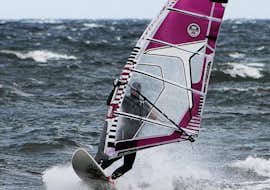 Windsurfingkurses "Fortgeschrittene" - Binz bei Wassersports Binz. Ein Teilnehmer des Windsurfingkurses "Fortgeschrittene" - Binz bei Wassersports Binz.