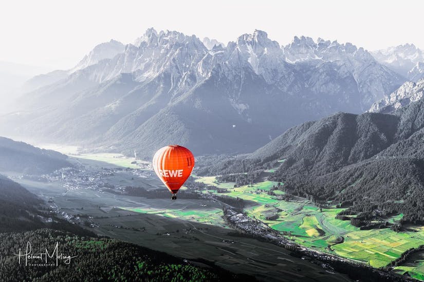 Gande vista panoramica della Val Pusteria che potrete ammirare durante il volo in mongolfiera sulla Val Pusteria in Alto Adige con Mountain Ballooning Bruneck.