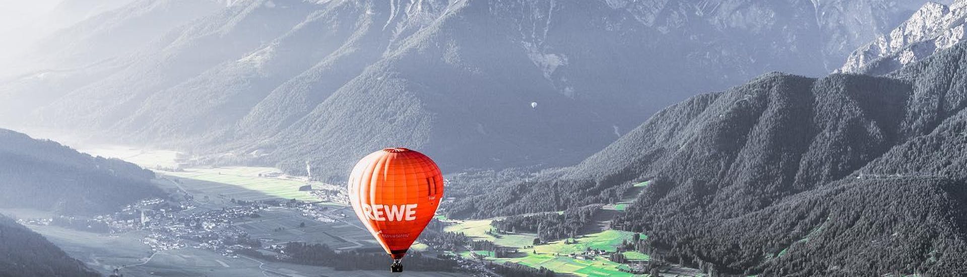 Gande vista panoramica della Val Pusteria che potrete ammirare durante il volo in mongolfiera sulla Val Pusteria in Alto Adige con Mountain Ballooning Bruneck.
