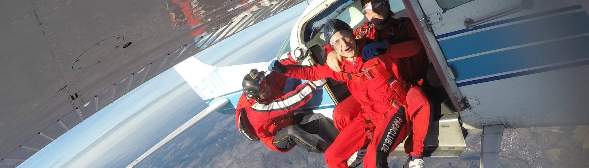 Tandem Skydive from 4000m - Incl. Photos &amp; Video with Blue Sky Adventures Schwäbisch Hall - Hero image
