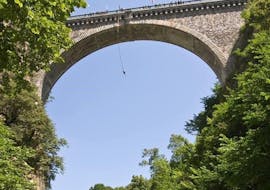 View of the Napoleon Bridge in the Pyrenees where people are bungee jumping with Elastique Toy Bungee.
