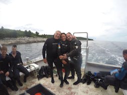 A group of friends during PADI Discover Scuba Diving in Medulin with Diving Center Shark Medulin.