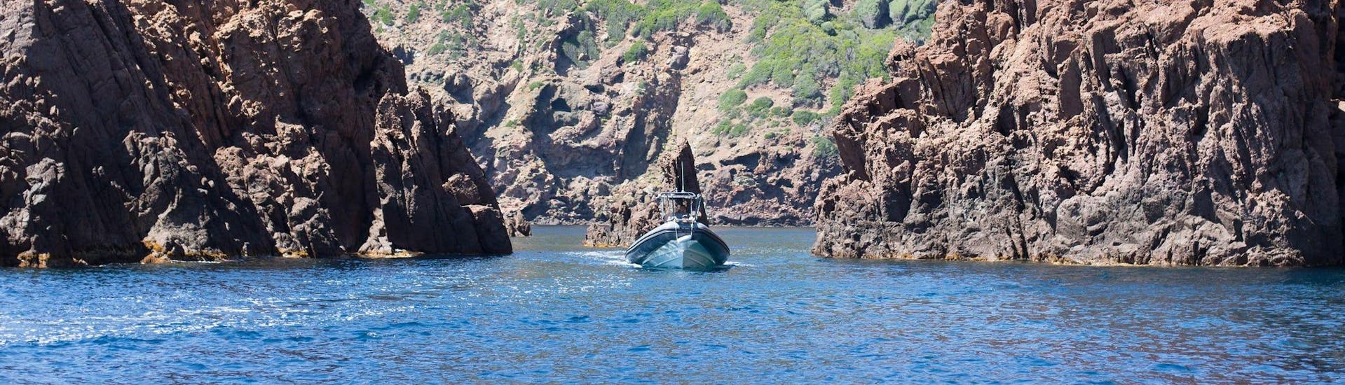 A group is enjoying the Boat Tour in Golfe de Porto - Réserve de Scandola operated by Avventu Event's.