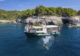 The boat during the private boat tour from Pula incl. swimming and snorkelling with Pula Boat Excursions in the water with participants jumping into the water.