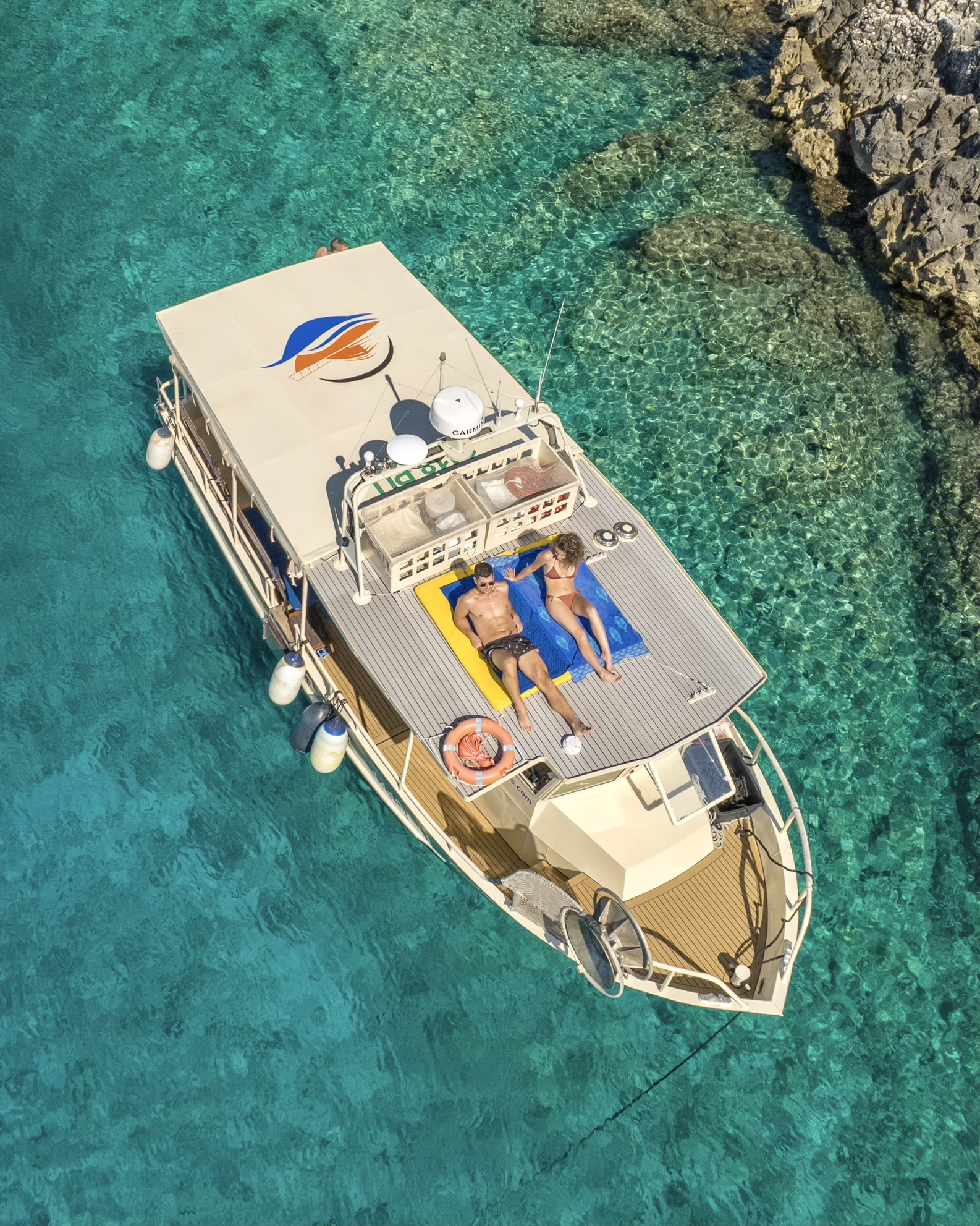 Paseo en barco privado desde Pula incl. bebidas & snacks (hasta 12 personas).