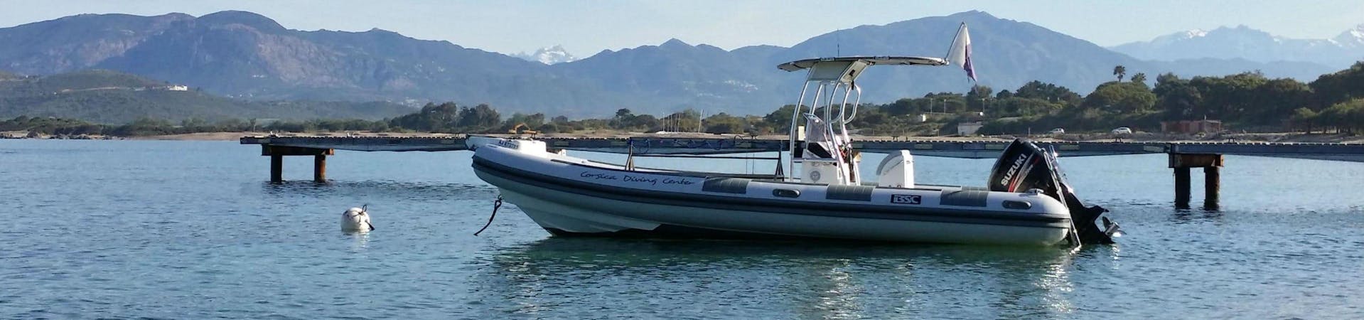 Picture of the boat during the PADI Open Water Diver Course in Golf d'Ajaccio for Beginners activity with Maeva Plongée.