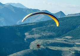 A person doing a Tandem Paragliding Flight in Gorges du Verdon - Couleur Lavande with Haut Les Mains.