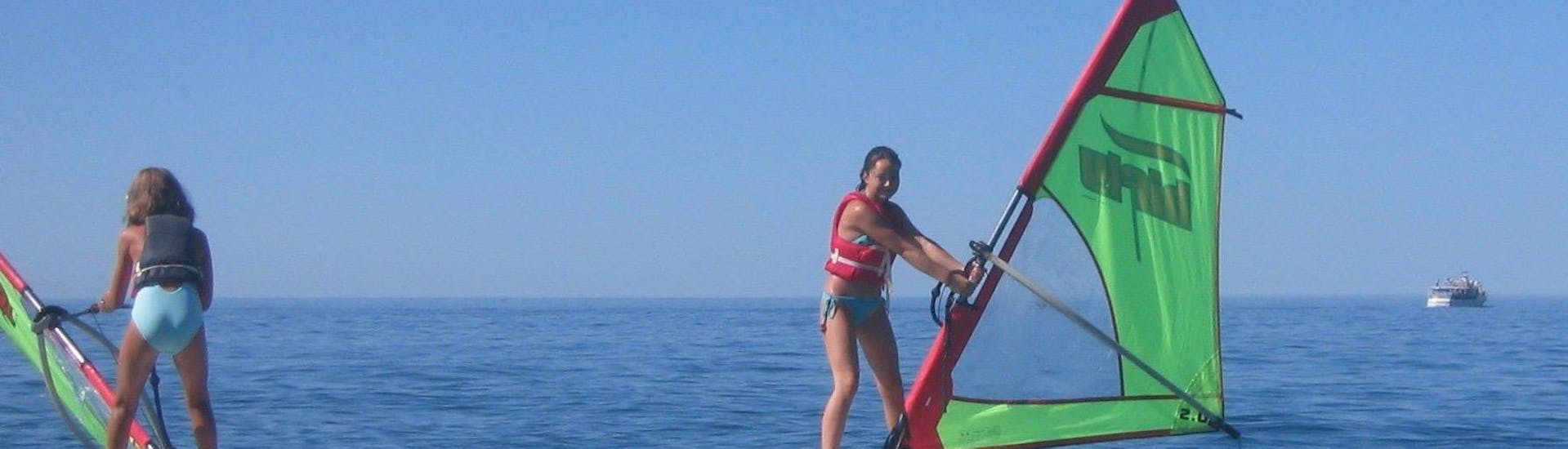 Cours de windsurf (dès 16 ans).