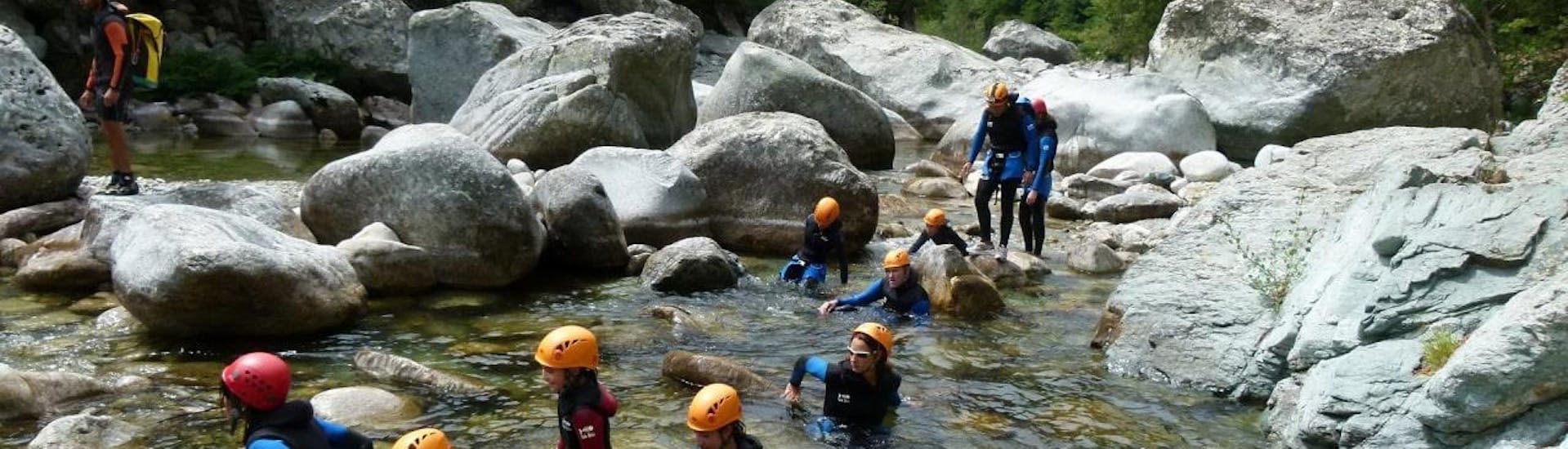 Fluss-Trekking für Familien in der Vecchio-Schlucht.
