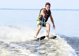 A man waterskiing in Kvarner Bay with Water Sport Centar Selce.