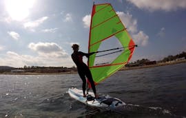 Cursos de Windsurf en Mellieha a partir de 16 años con SurfingMalta.