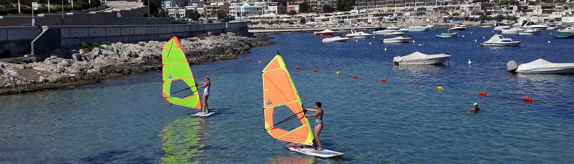 Cours de windsurf à Mellieha (dès 16 ans).