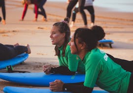 A group of friends during their Surfing Lessons in Albufeira for Beginners with Albufeira Surf & SUP.