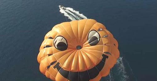 Quatro Parasailing dans la baie de Kvarner avec Water Sport Centar Selce Quatro Parasailing dans la baie de Kvarner avec Water Sport Centar Selce.