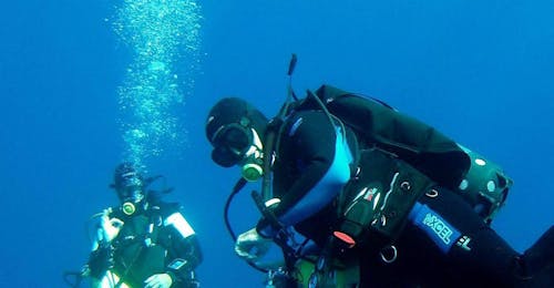 PADI Open Water Diver Tauchkurs in Marsalforn für Anfänger PADI Open Water Diver Tauchkurs in Marsalforn für Anfänger.