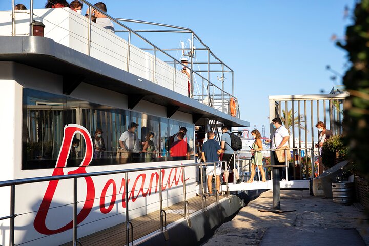 Boat Trip around Marina de Valencia from Boramar Valencia.