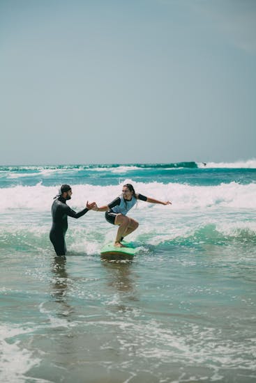 Clases de surf (a partir de 6 años) en Playa Marinella.