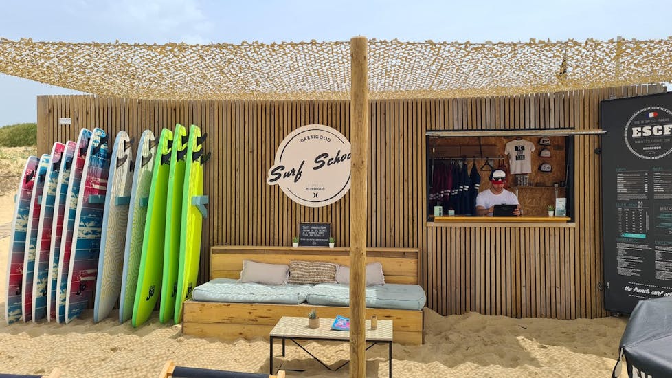Our surf school is located on the beach and ready to welcome you for a ESCF Hossegor - Darrigood Surf School with ESCF Hossegor - Darrigood Surf School.