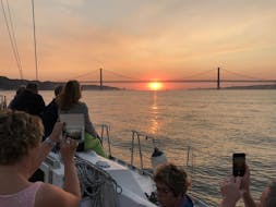 Picture of participants enjoying a sunset boat trip along the Tagus with Christo Rei and Torre de Belém with Rent a boat Lisbon.