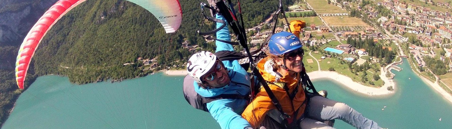 acrobatic-tandem-paragliding-in-molveno-ifly-tandem-hero