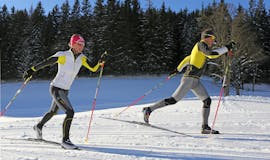 Two cross country skiers at their Cross Country Skiing Lessons "Classic" for Beginners from Skischule Ramsau.
