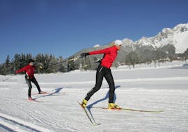 Two cross country skiers at their Cross Country Skiing Lessons "Skating" for Beginners from Skischule Ramsau.