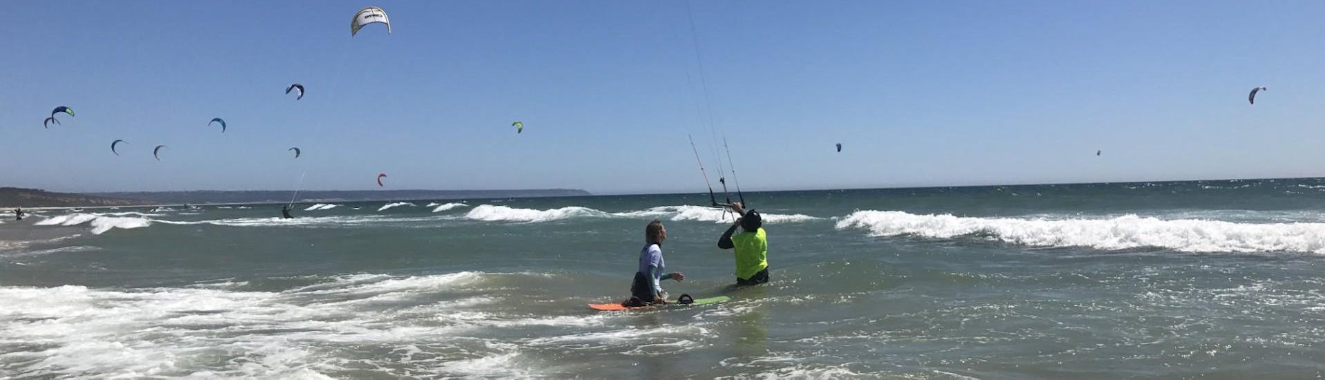 Lezioni private di kitesurf a Costa da Caparica da 8 anni.