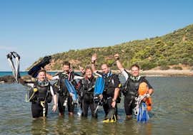 SSI Open Water Diver Tauchkurs in Mali Lošinj für Anfänger mit SUB SEA SON - Diving Mali Lošinj Eine Gruppe Taucher von der Tauchschule Sub Sea Son vor ihrem Tauchgang in Mali Lošinj, Kroatien.