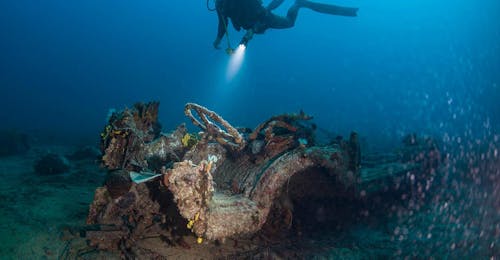 SSI Advanced Open Water Diver Tauchkurs in Mali Lošinj mit SUB SEA SON - Diving Mali Lošinj Ein Taucher von der Tauchschule Sub Sea Son während seines Open Water Diver Tauchgangs in Mali Lošinj, Kroatien.