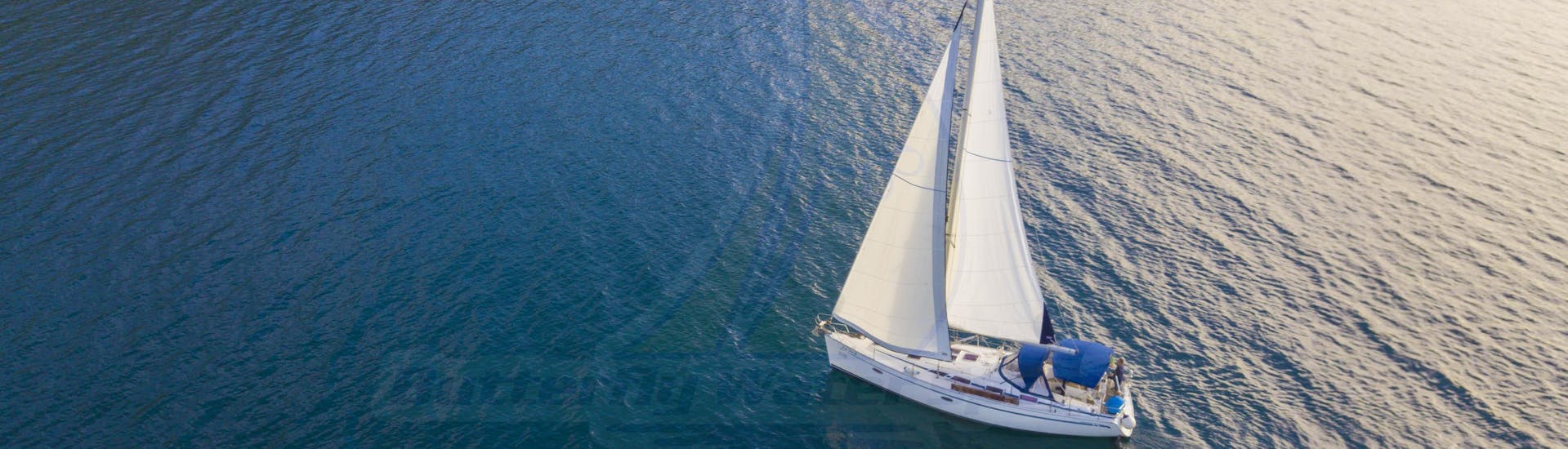 Gita privata in barca a vela sulla Riviera di Makarska da Tučepi.