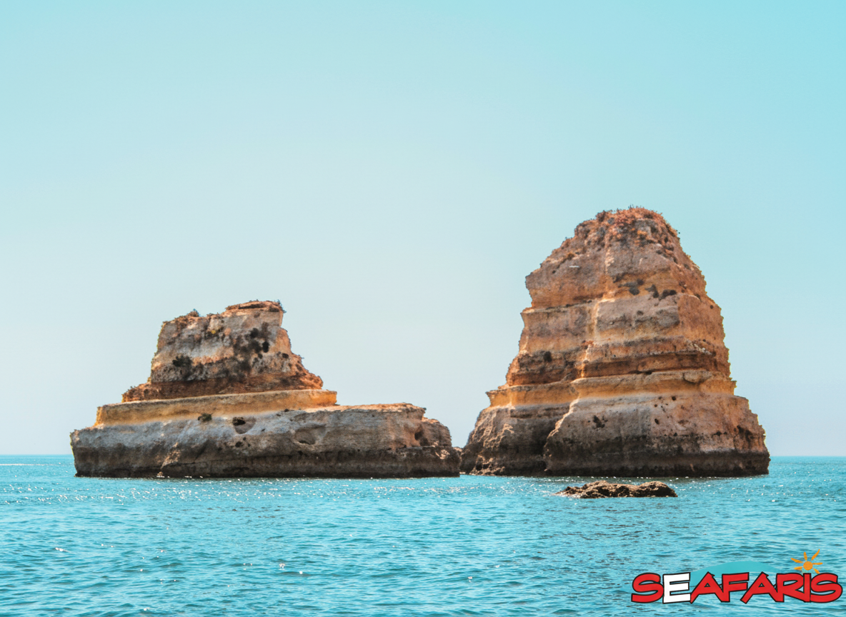 De adembenemende rotsformaties van Ponta da Piedade zijn vanaf het water te bewonderen tijdens een boottocht naar de grotten van Ponta da Piedade met Dolphin Seafaris Algarve.