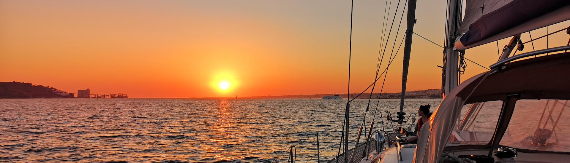 Watching the sunset during the Sunset Sailing Boat Trip on the Tagus