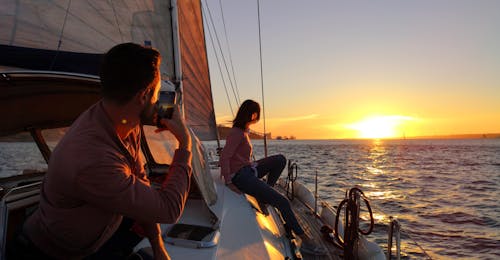 Zeilboottocht van Doca de Belém naar Belém met zonsondergang & toeristische attracties met Lisbon by Boat Zeilboottocht van Doca de Belém naar Belém met zonsondergang & toeristische attracties met Lisbon by Boat.
