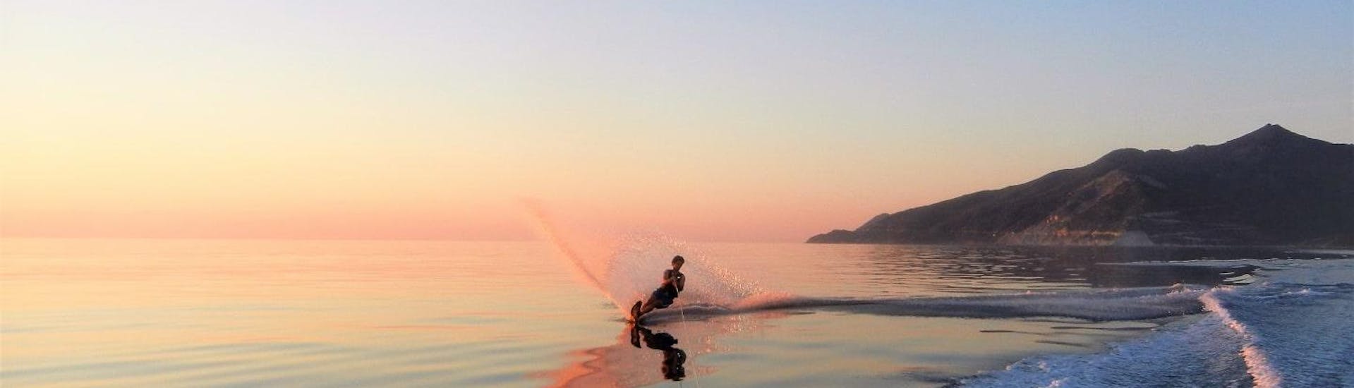 A customer from the Gliss1Flo Watersport Centre water skiing in Saint-Florent.