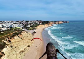 While Tandem Paragliding at Praia do Porto de Mós with Flytrip, passengers can enjoy the beautiful view of the beach and the ocean.