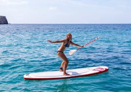 A participant stand-up paddling with a rental offered by ZOEA Mallorca.