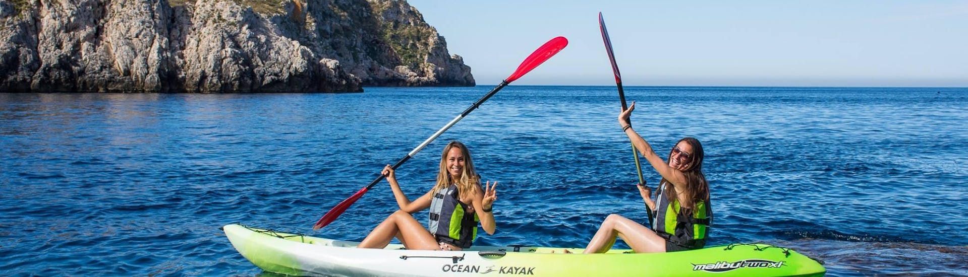 Two participants kayaking in the Malgrats Islands during a guided tour offered by ZOEA Mallorca.