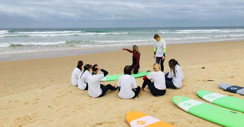 Lezioni di surf a Arcachon da 8 anni per tutti i livelli con It's On Surf School Arcachon Lezioni di surf a Arcachon da 8 anni per tutti i livelli con It's On Surf School Arcachon.