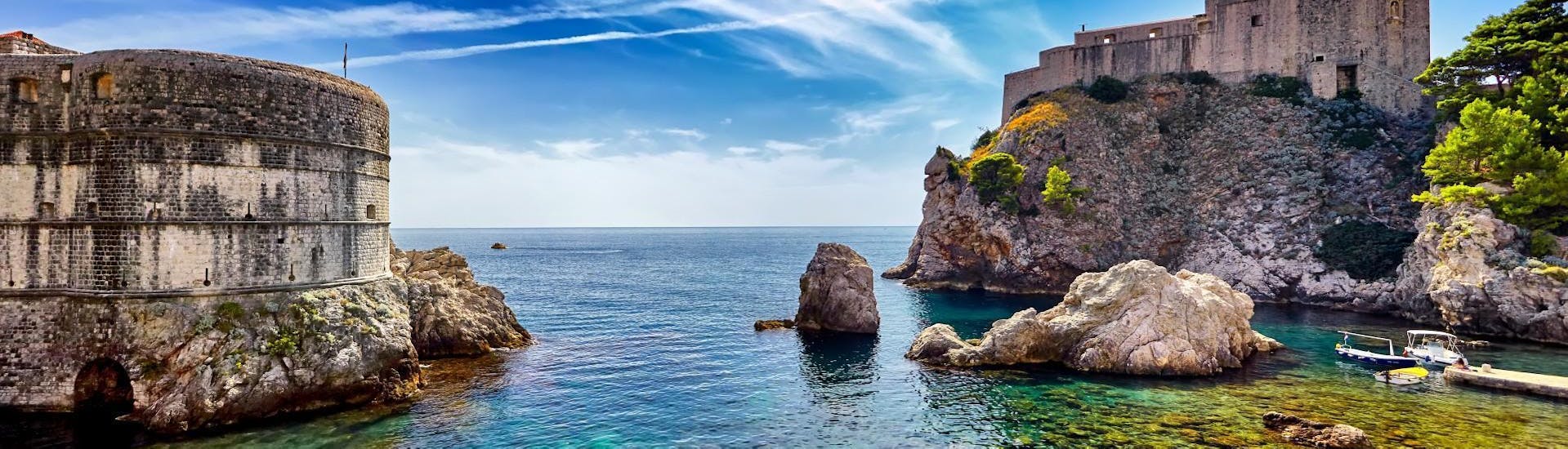 Eine wunderschöne Bucht während der Kajaktour zur Insel Lokrum in Dubrovnik mit X-Adventure Seakayaking Dubrovnik.
