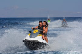 Moto d'acqua a Perivolos - Spiaggia di Perissa con Wavesports Santorini.