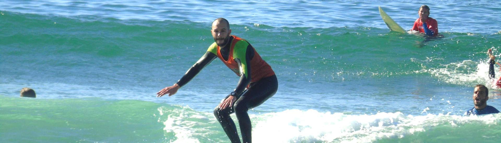 Lezioni private di surf a Matosinhos da 7 anni per tutti i livelli.